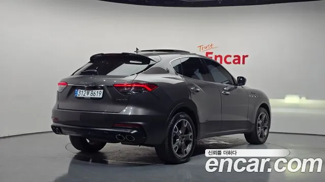 Maserati Levante 2022 thumb 2