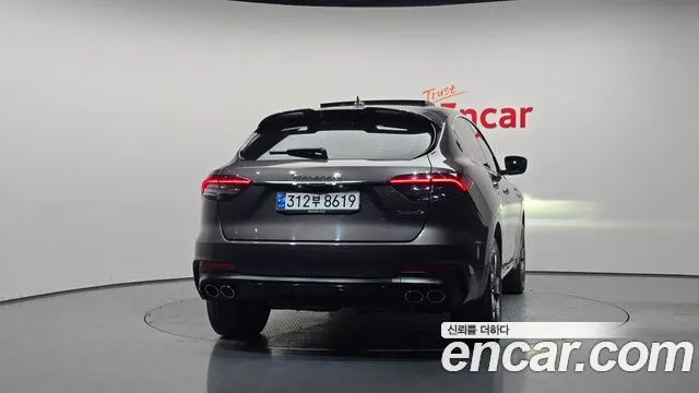 Maserati Levante 2022 thumb 4