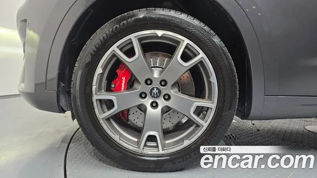 Maserati Levante 2022 thumb 5