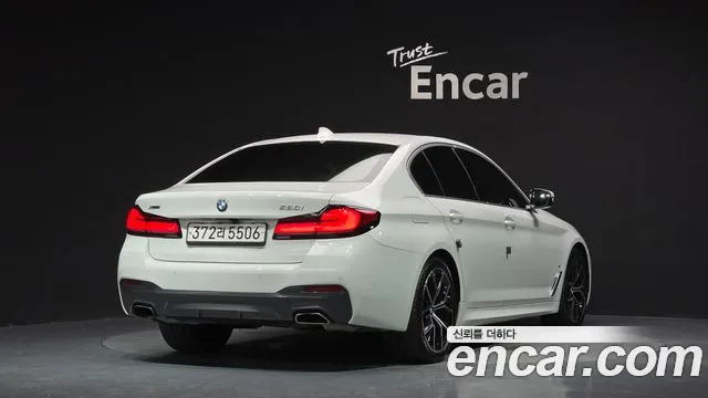 BMW 5-Series 2022 thumb 2