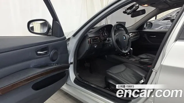 BMW 3-Series 2012 thumb 10