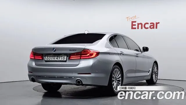 BMW 5-Series 2019 thumb 2