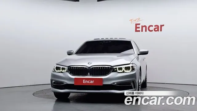 BMW 5-Series 2019 thumb 3