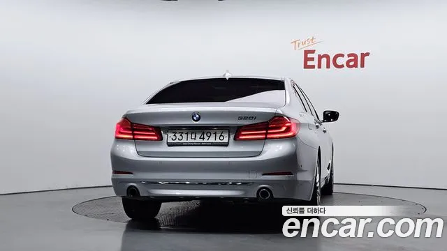 BMW 5-Series 2019 thumb 4