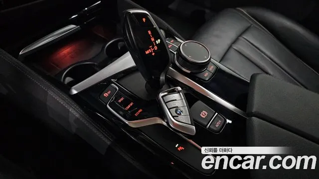 BMW 5-Series 2019 thumb 9