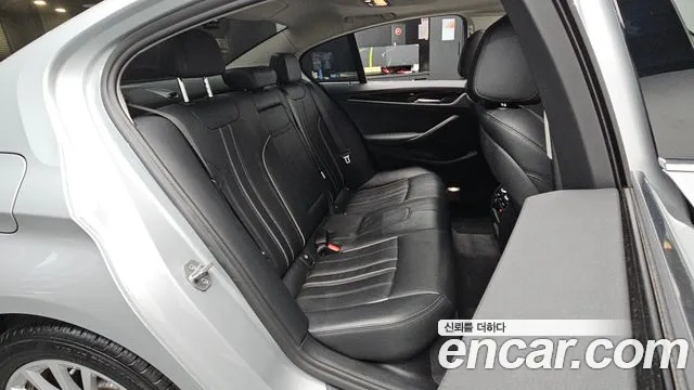 BMW 5-Series 2019 thumb 12