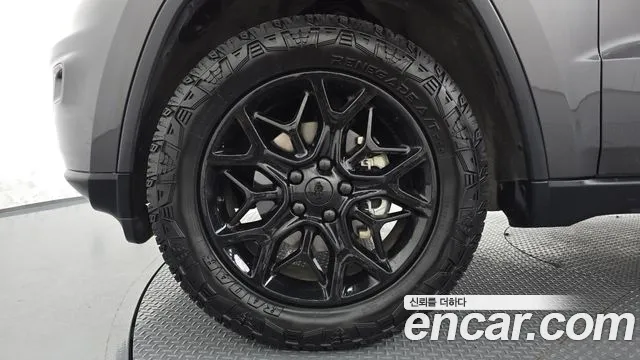 Jeep Cherokee 2019 thumb 4