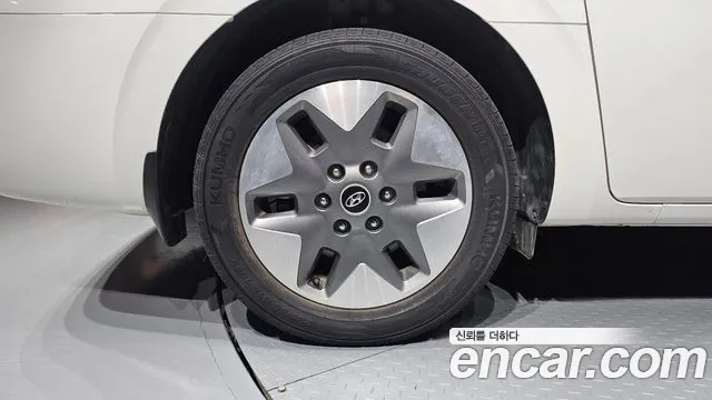 Hyundai Staria 2023 thumb 4