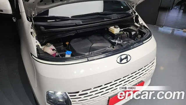 Hyundai Staria 2023 thumb 5