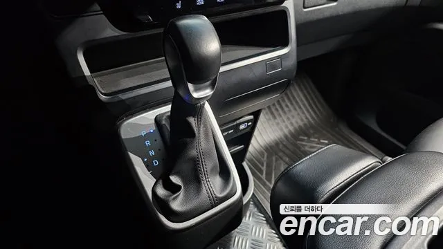 Hyundai Staria 2023 thumb 8