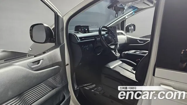 Hyundai Staria 2023 thumb 9