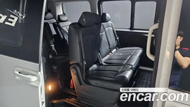 Hyundai Staria 2023 thumb 10