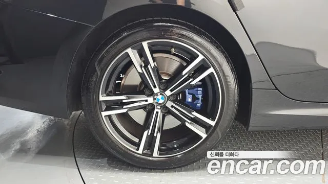 BMW 3-Series 2024 thumb 4