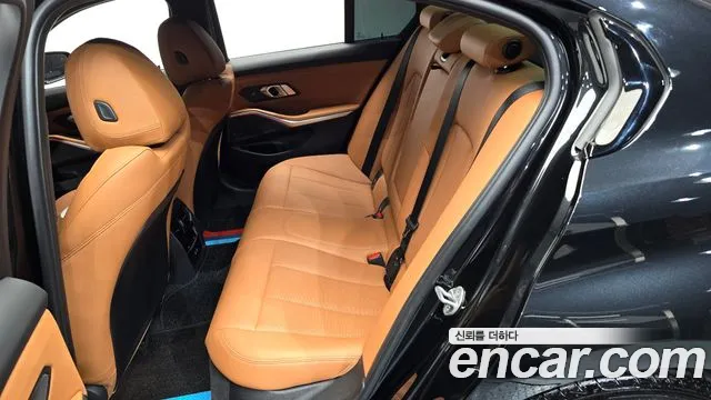 BMW 3-Series 2024 thumb 10