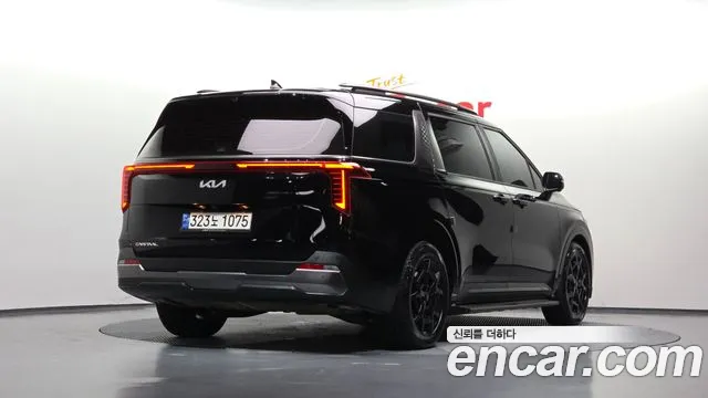 Kia Carnival 2024 thumb 2