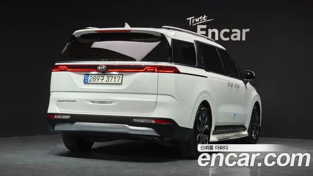 Kia Carnival 2021 thumb 2