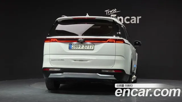Kia Carnival 2021 thumb 4