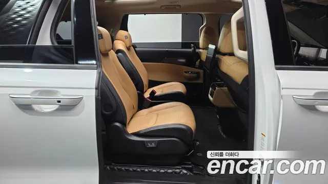 Kia Carnival 2021 thumb 11