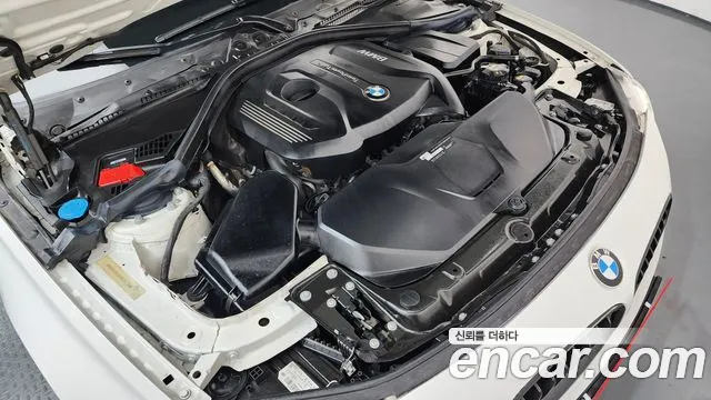 BMW 3-Series 2018 thumb 6