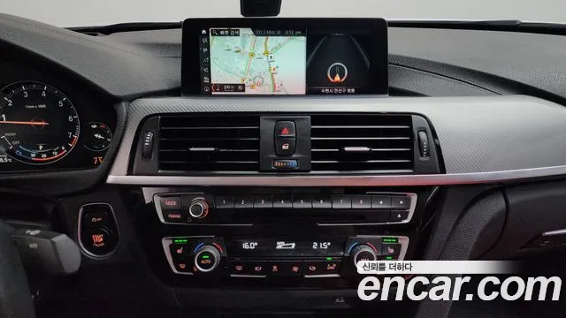 BMW 3-Series 2018 thumb 12