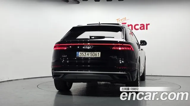 Audi Q8 2021 thumb 3