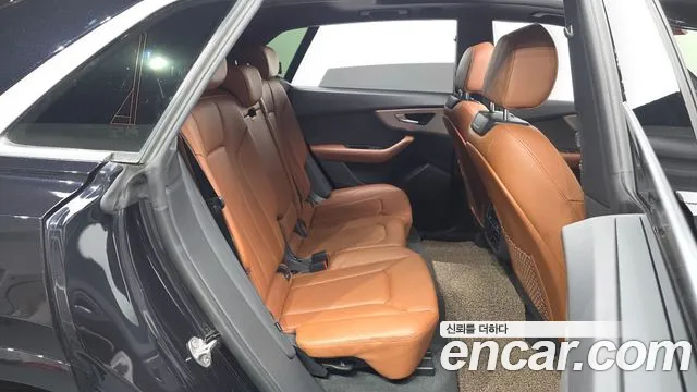 Audi Q8 2021 thumb 10