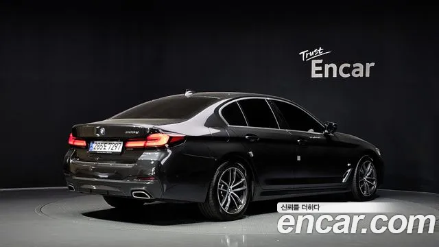 BMW 5-Series 2023 thumb 2