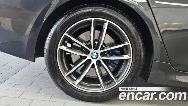 BMW 5-Series 2023 thumb 5
