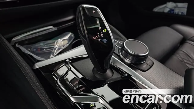 BMW 5-Series 2023 thumb 9