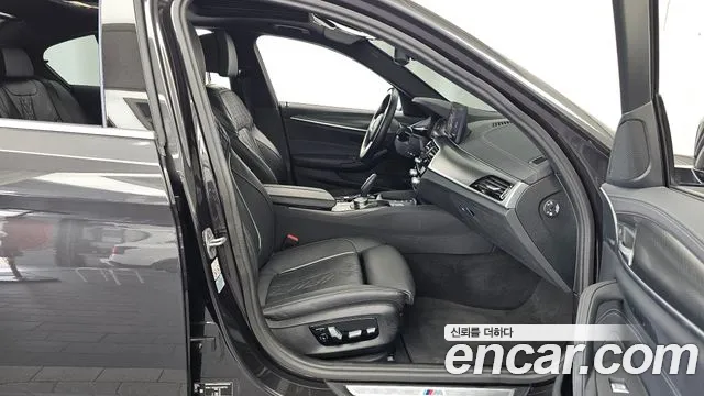 BMW 5-Series 2023 thumb 11