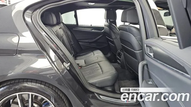 BMW 5-Series 2023 thumb 12