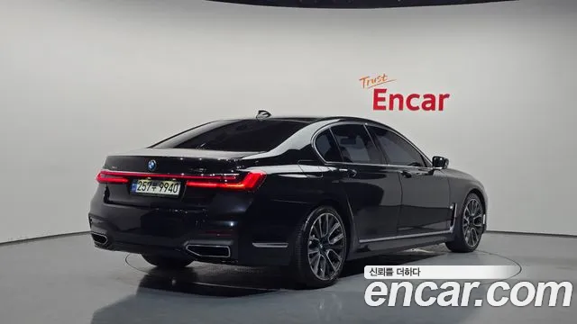 BMW 7-Series 2021 thumb 2