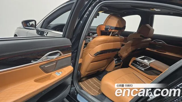 BMW 7-Series 2021 thumb 11