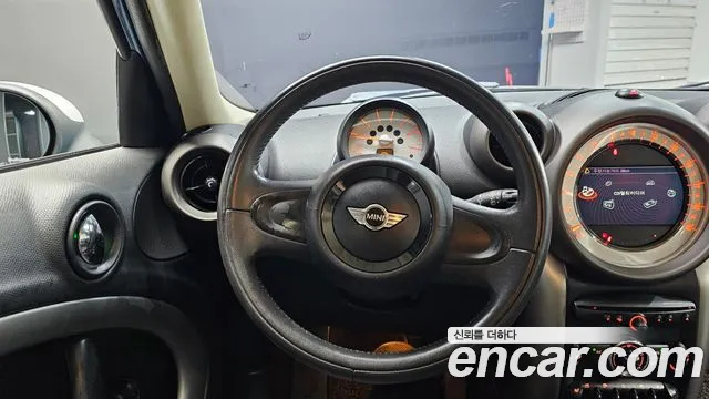 MINI Countryman 2012 thumb 12