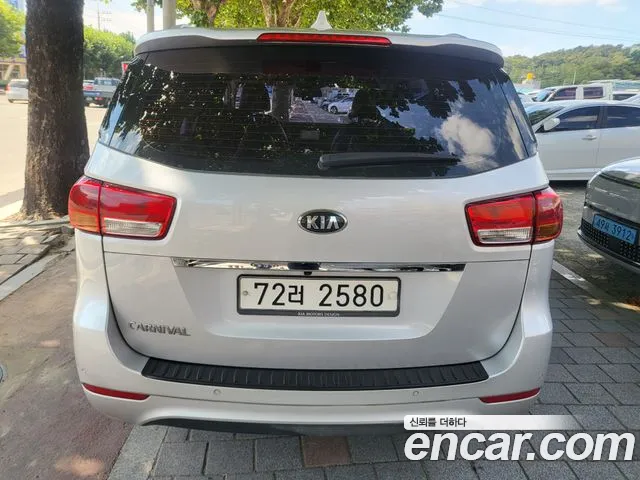 Kia Carnival 2014 thumb 4
