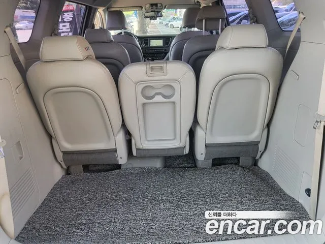 Kia Carnival 2014 thumb 7