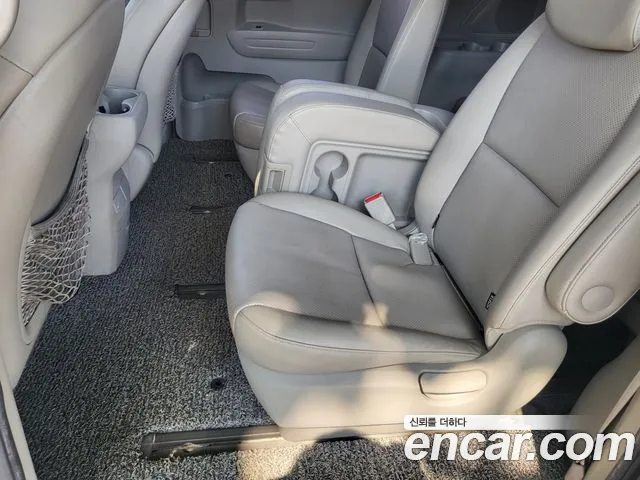 Kia Carnival 2014 thumb 10