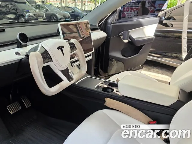 Tesla Model Y 2021 thumb 7