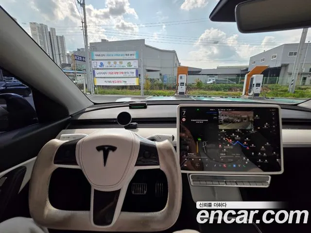 Tesla Model Y 2021 thumb 11