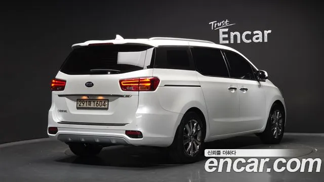 Kia Carnival 2019 thumb 2
