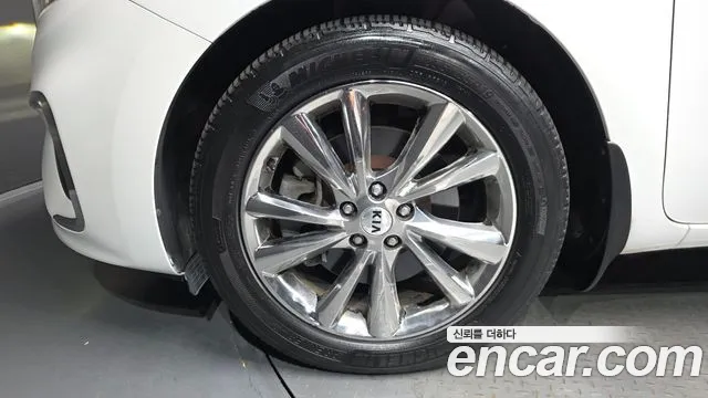 Kia Carnival 2019 thumb 5
