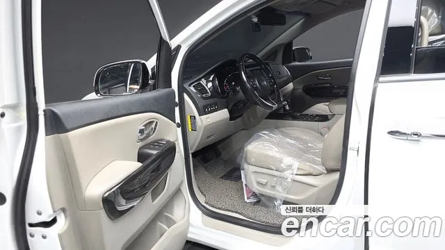 Kia Carnival 2019 thumb 10