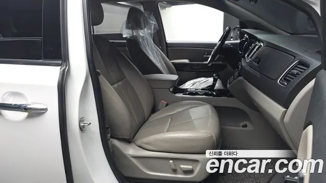 Kia Carnival 2019 thumb 11