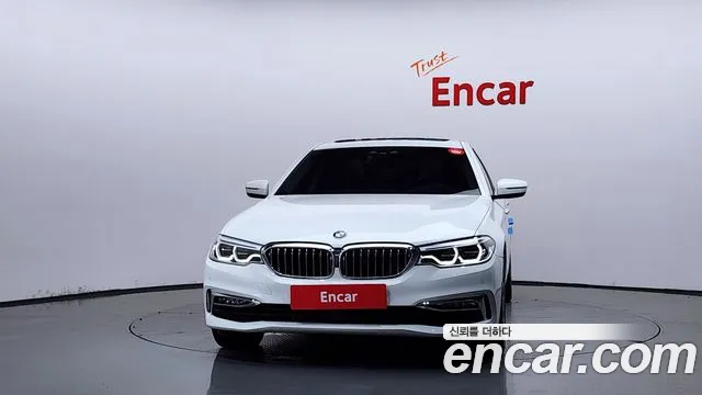 BMW 5-Series 2018 thumb 3
