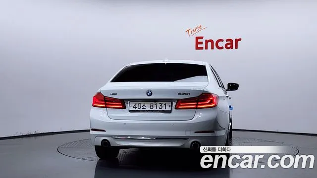 BMW 5-Series 2018 thumb 4
