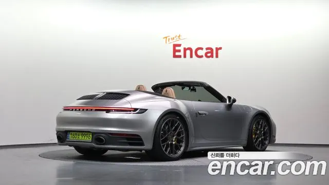 Porsche 911 2021 thumb 2