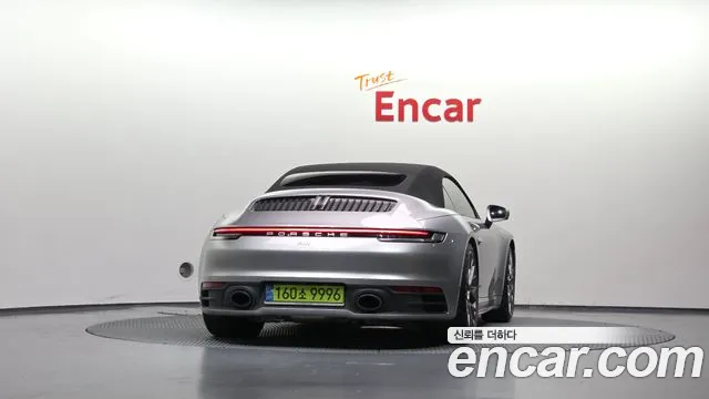 Porsche 911 2021 thumb 4
