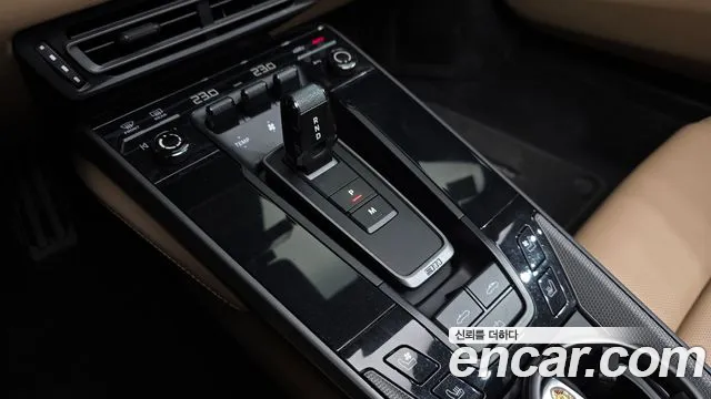 Porsche 911 2021 thumb 9