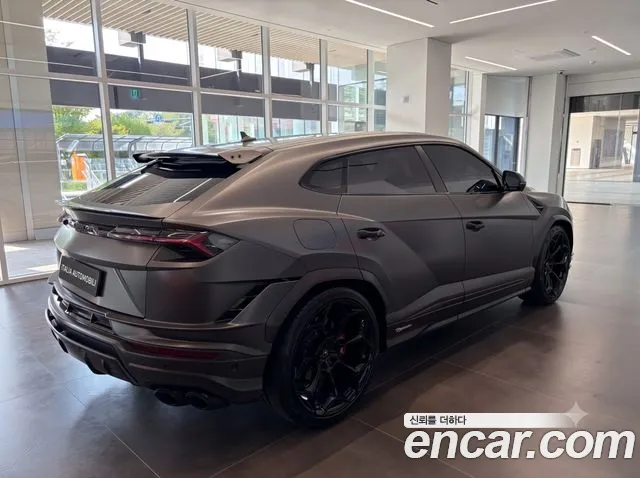 Lamborghini Urus 2024 thumb 2