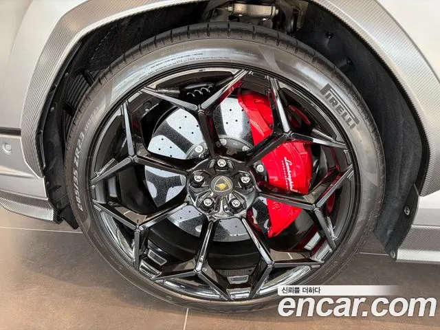 Lamborghini Urus 2024 thumb 5